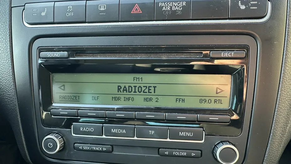 VOLKSWAGEN Polo -