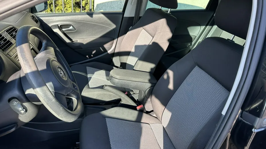 VOLKSWAGEN Polo -
