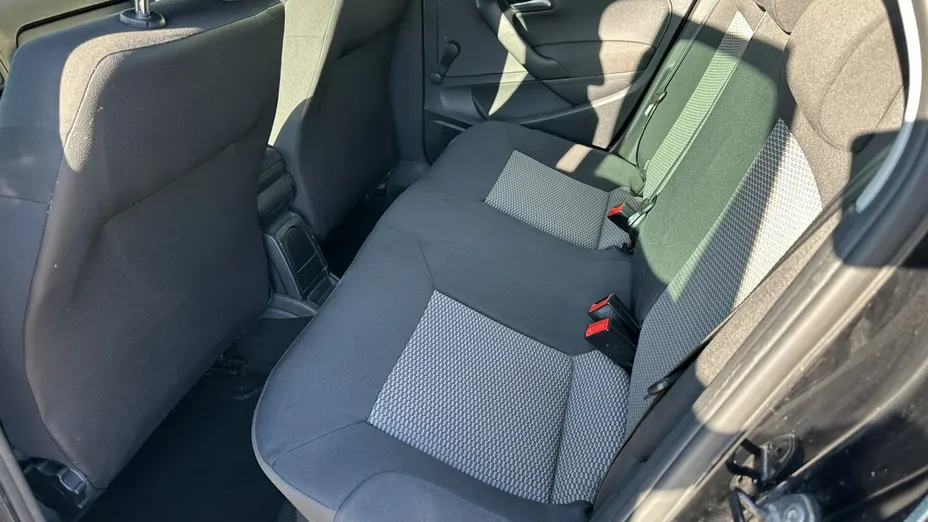 VOLKSWAGEN Polo -