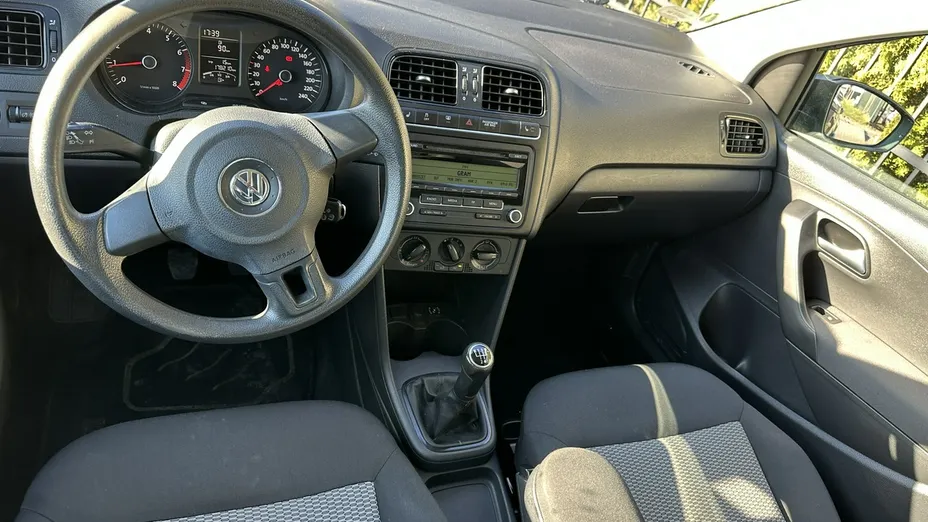 VOLKSWAGEN Polo -