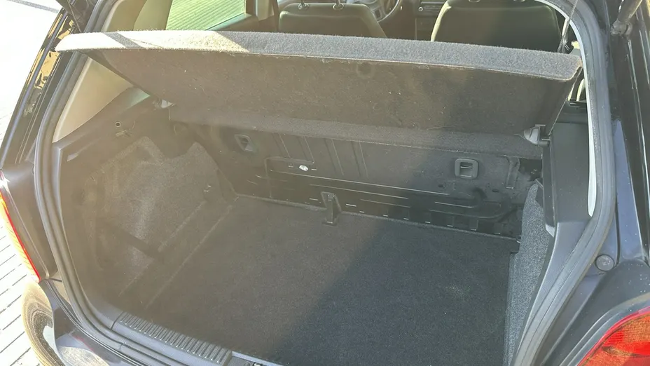 VOLKSWAGEN Polo -