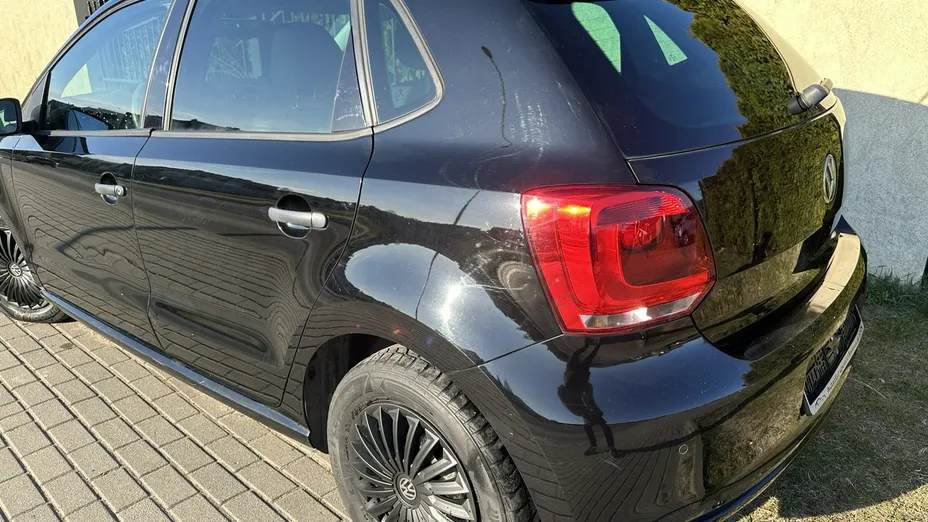 VOLKSWAGEN Polo -