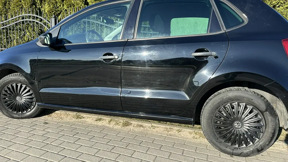 VOLKSWAGEN Polo -