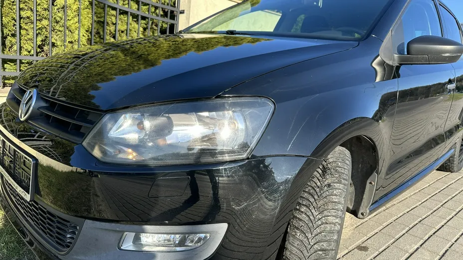 VOLKSWAGEN Polo -