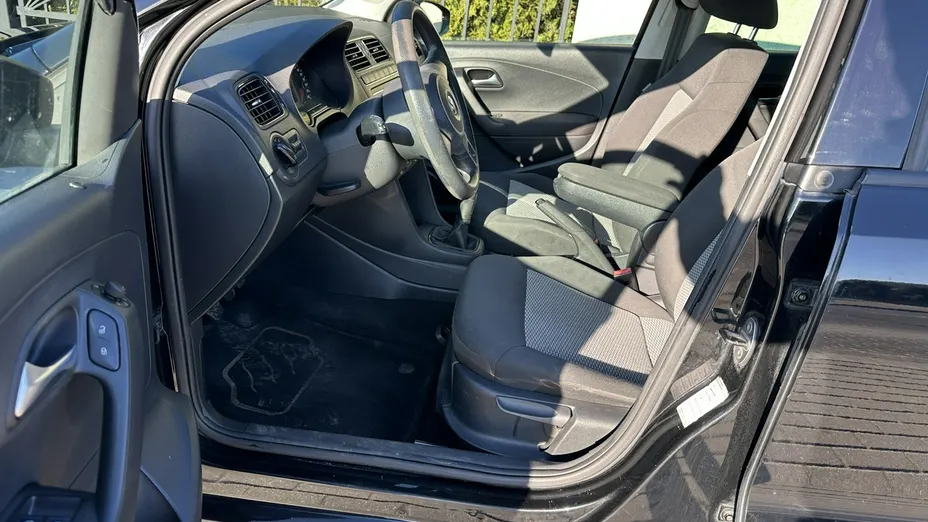 VOLKSWAGEN Polo -