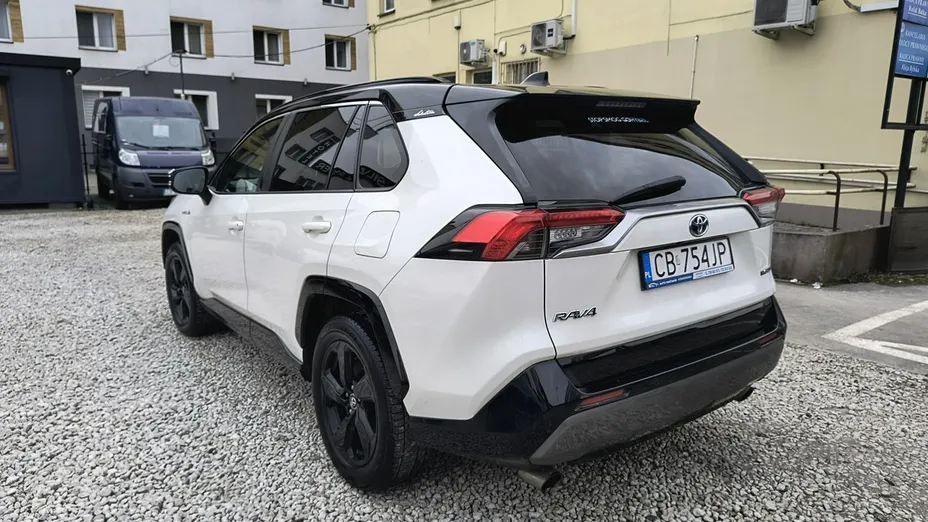 TOYOTA RAV4 -
