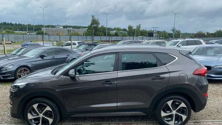 HYUNDAI Tucson -