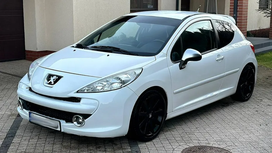 PEUGEOT 207 -