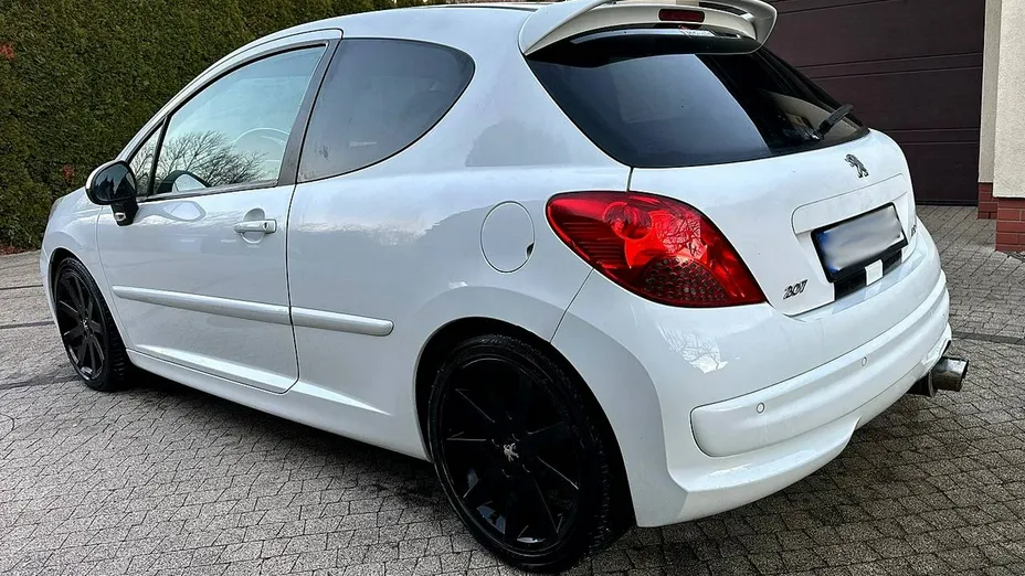 PEUGEOT 207 -
