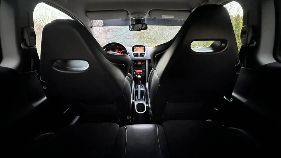 PEUGEOT 207 -