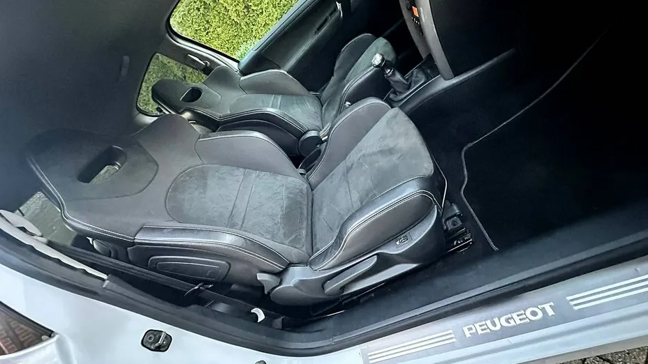 PEUGEOT 207 -