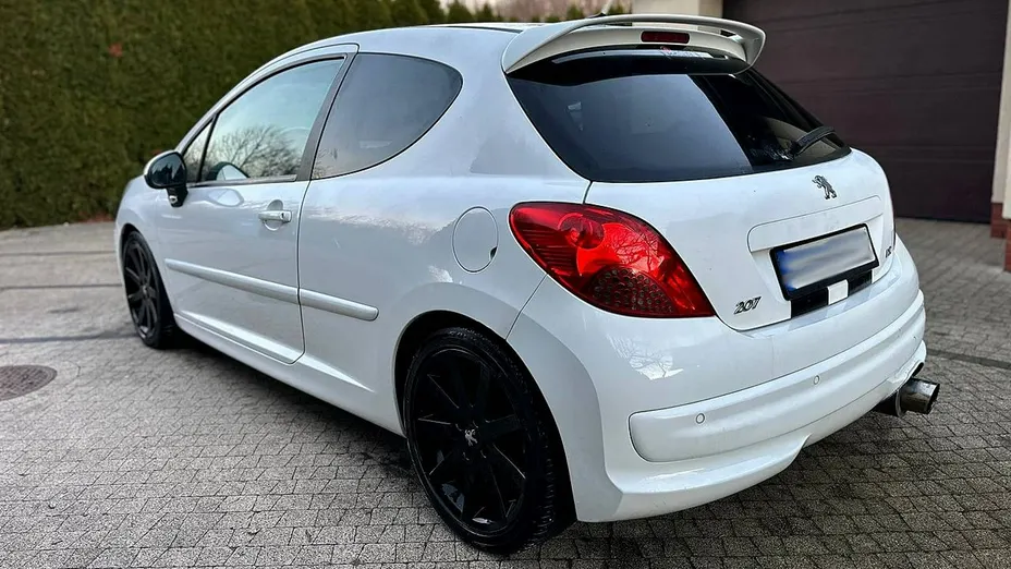 PEUGEOT 207 -