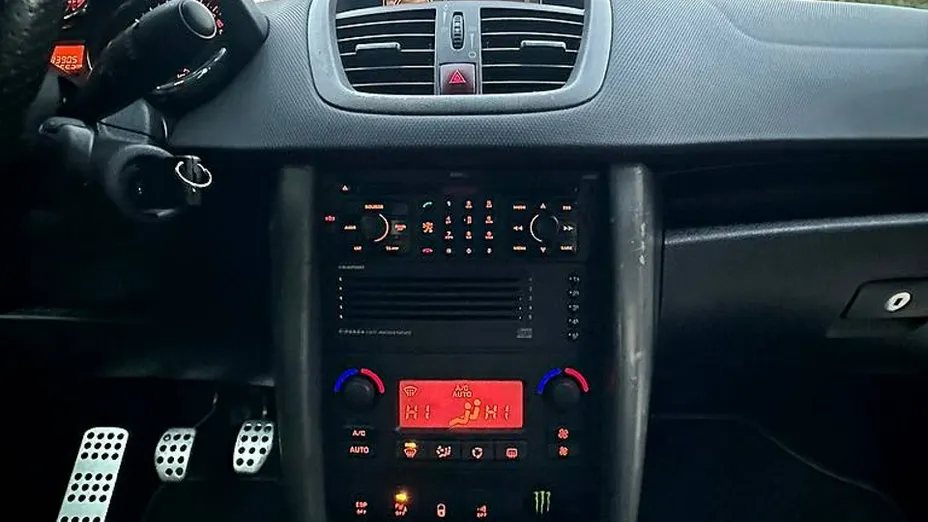 PEUGEOT 207 -