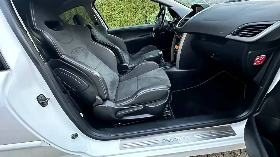 PEUGEOT 207 -