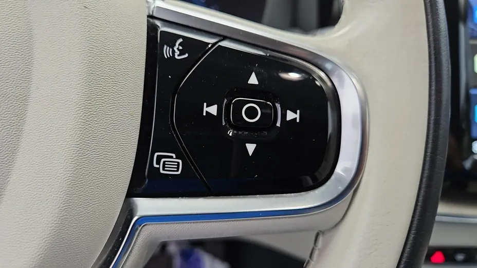 VOLVO XC60 -