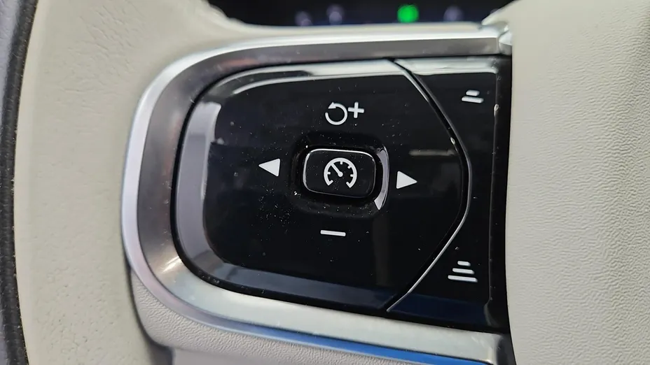 VOLVO XC60 -