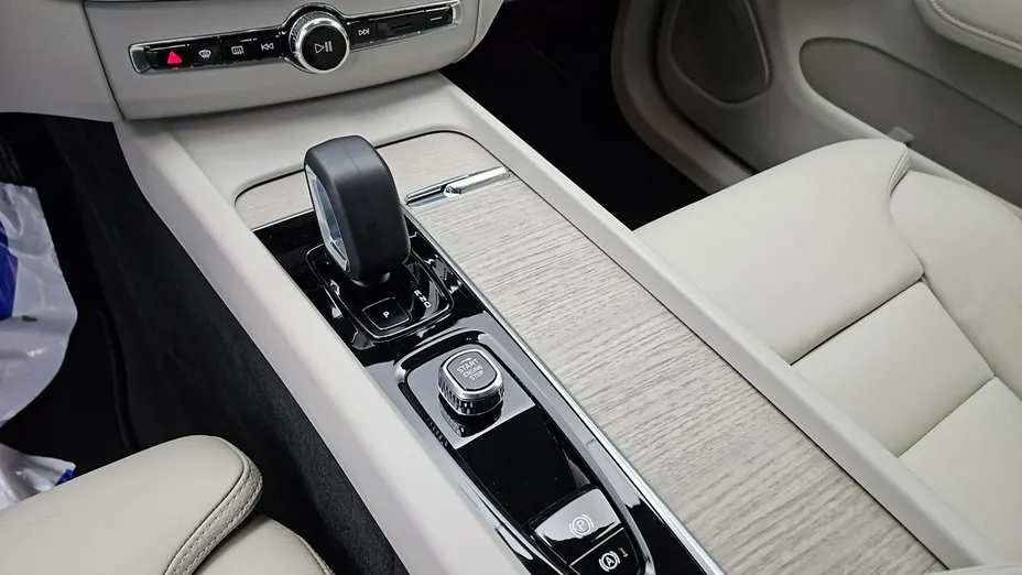 VOLVO XC60 -