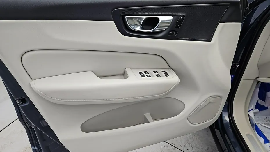 VOLVO XC60 -