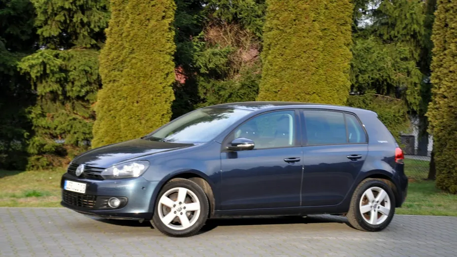 VOLKSWAGEN Golf -