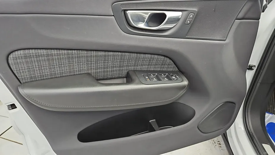 VOLVO XC60 -