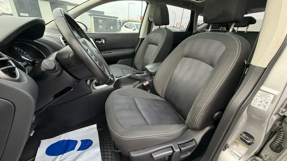 NISSAN Qashqai -