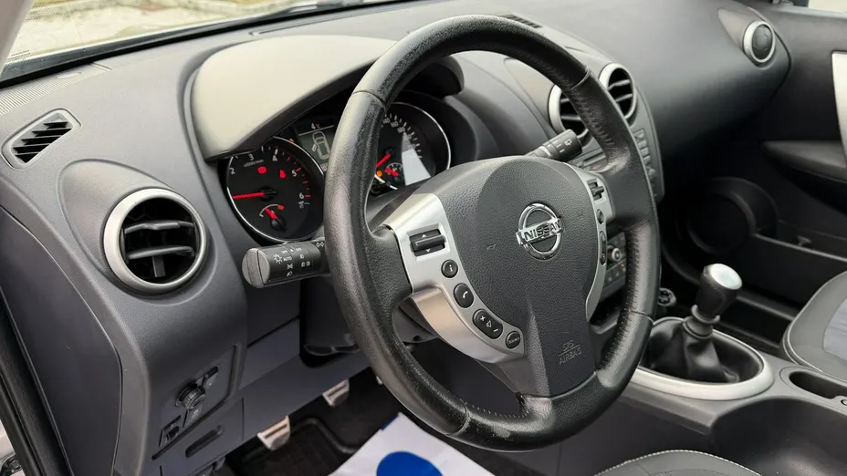 NISSAN Qashqai -