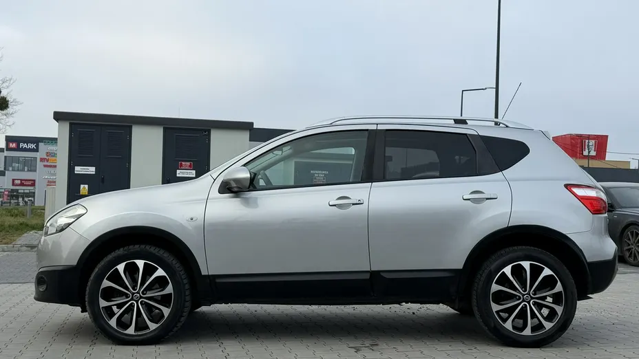 NISSAN Qashqai -
