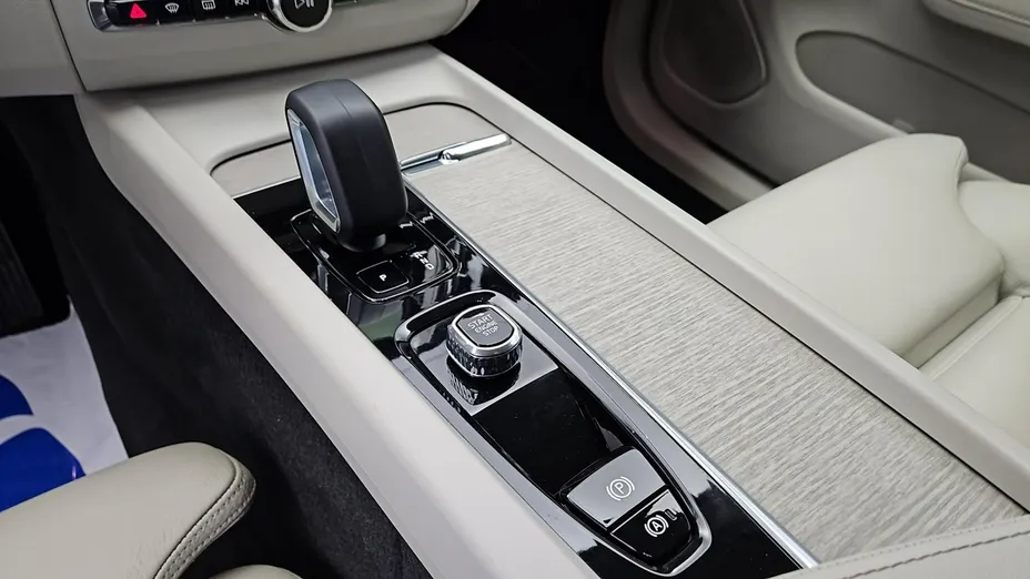VOLVO XC60 -