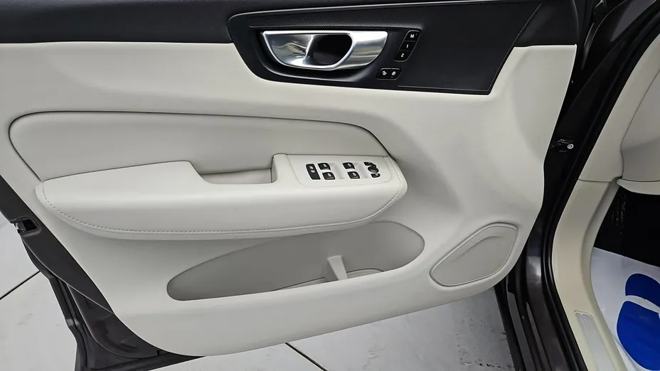 VOLVO XC60 -