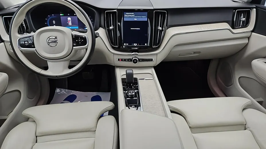 VOLVO XC60 -