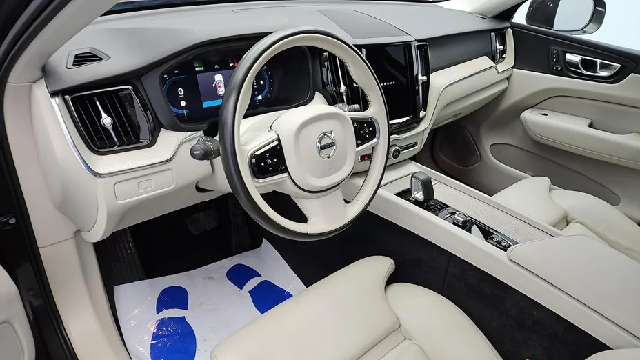 VOLVO XC60 -