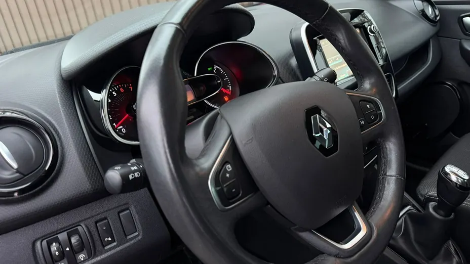 RENAULT Clio -