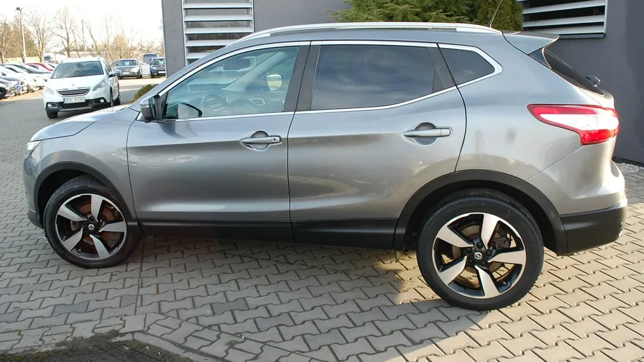 NISSAN Qashqai -