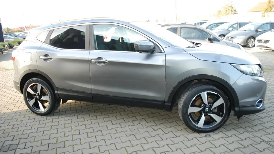NISSAN Qashqai -