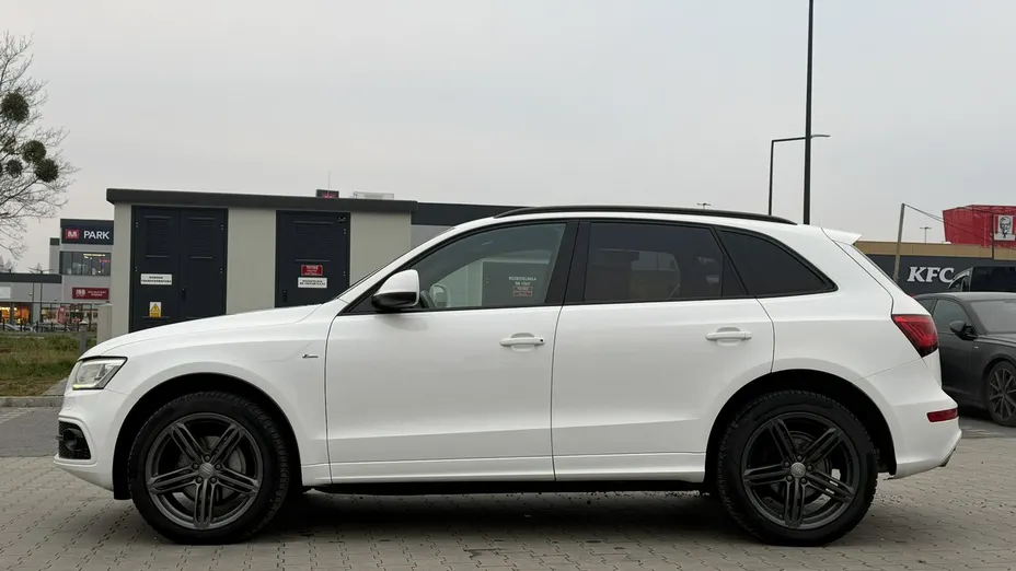 AUDI Q5 -