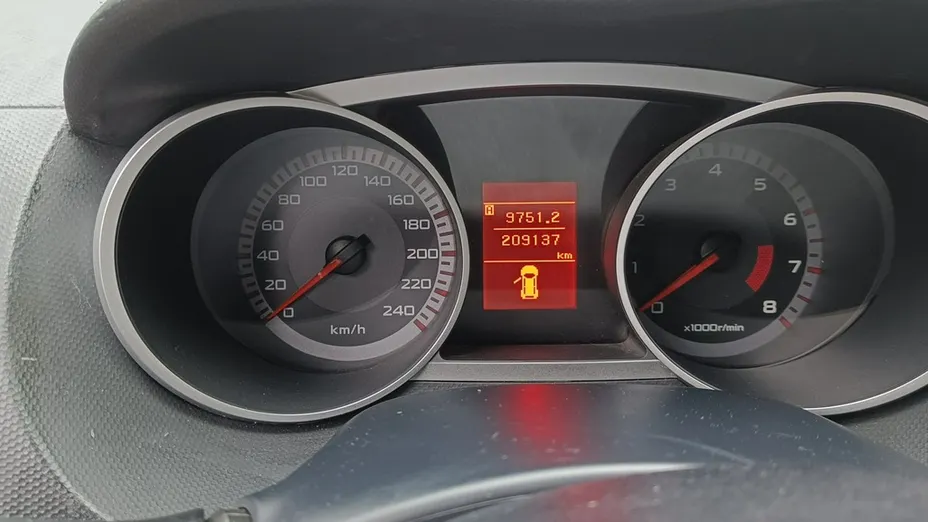 MITSUBISHI Outlander -
