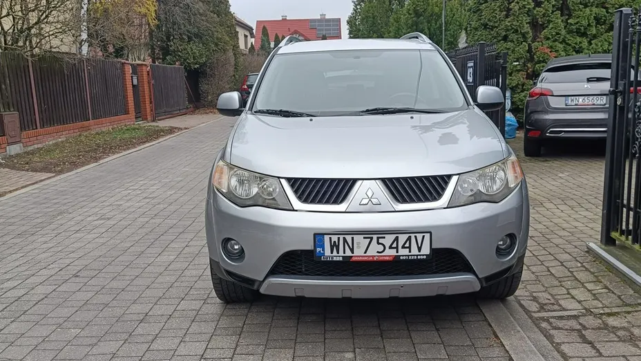 MITSUBISHI Outlander -