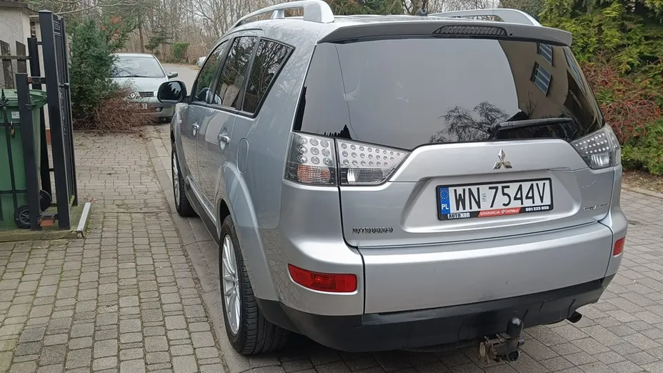 MITSUBISHI Outlander -