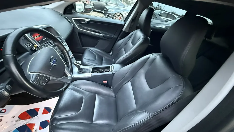 VOLVO XC60 -