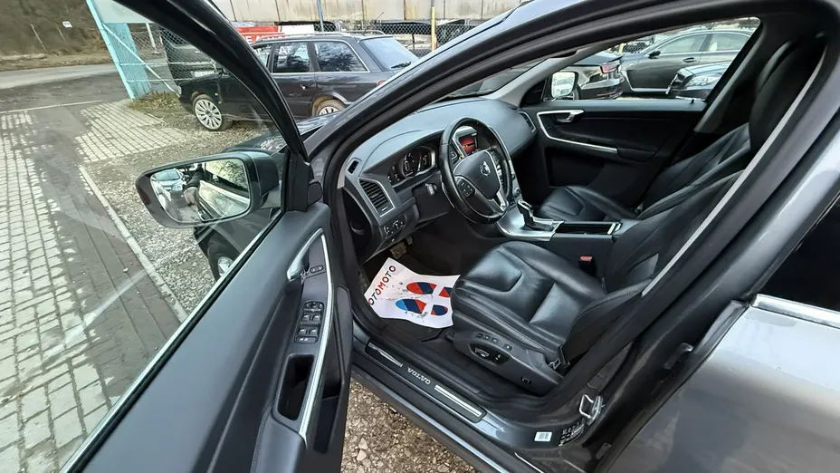 VOLVO XC60 -