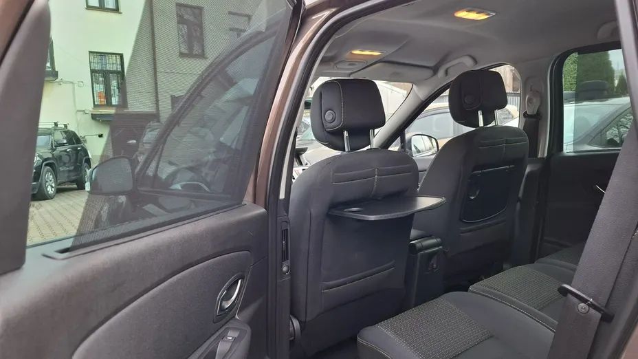 RENAULT Scenic -