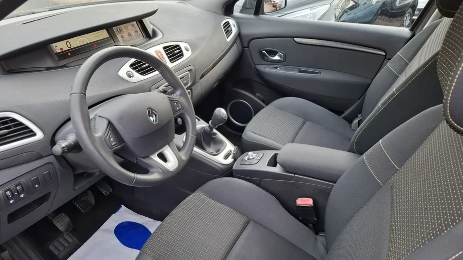 RENAULT Scenic -
