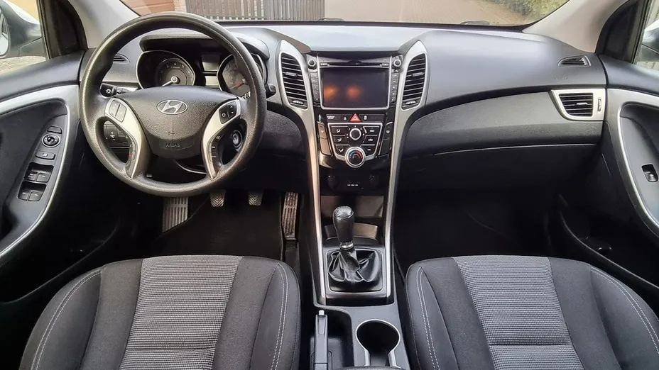 HYUNDAI i30 -