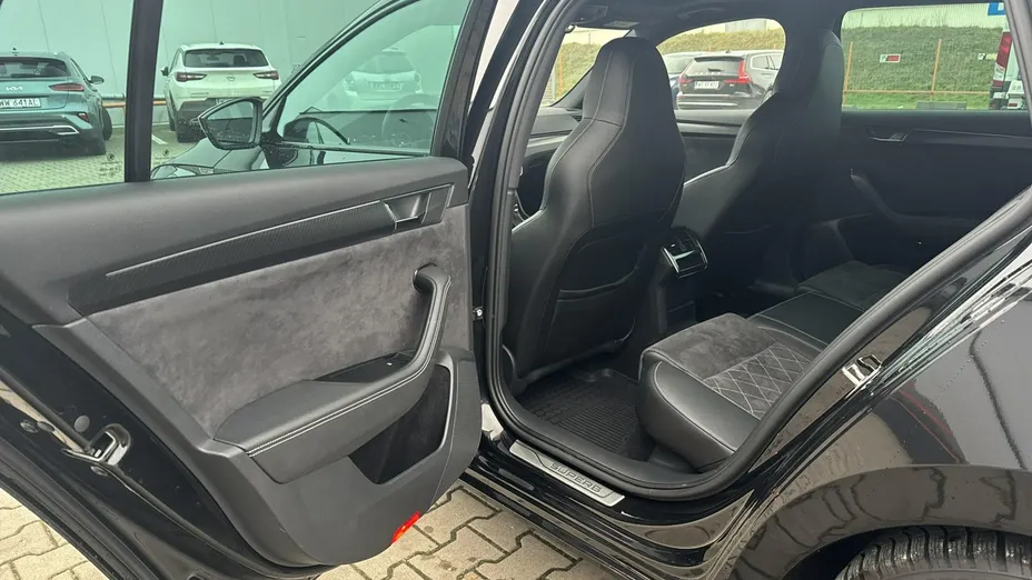 SKODA Superb -