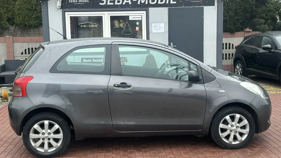 TOYOTA Yaris -