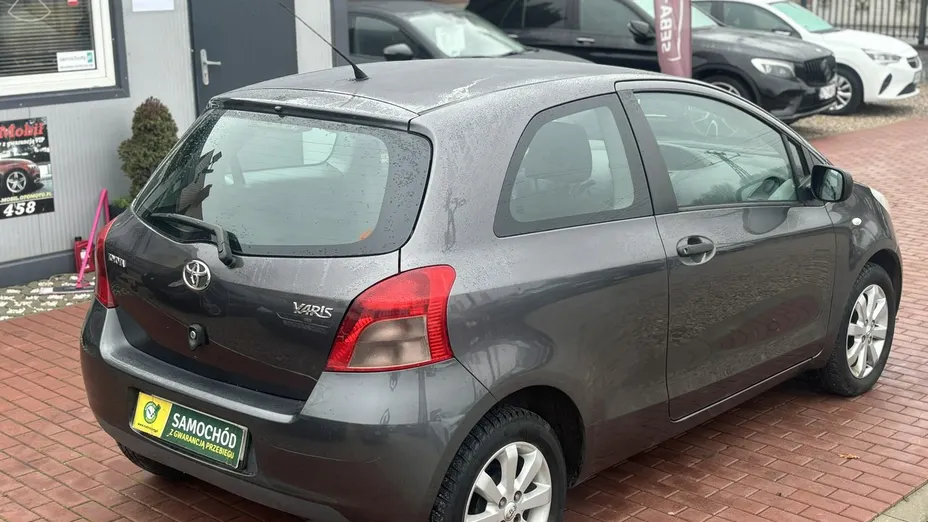 TOYOTA Yaris -