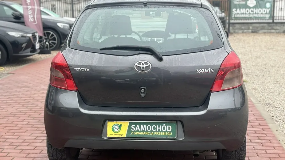 TOYOTA Yaris -