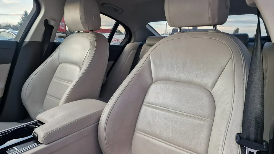 JAGUAR XE -