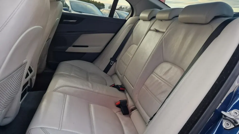 JAGUAR XE -
