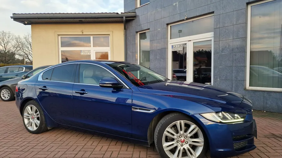 JAGUAR XE -